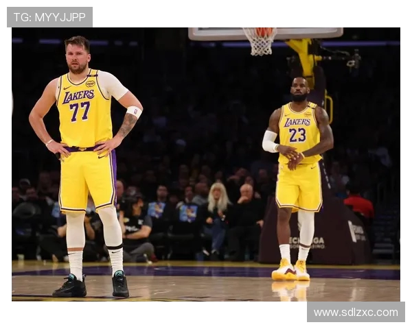 南湾湖人险胜德克萨斯传奇布朗尼全能表现助球队取得胜利