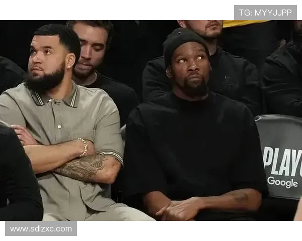 杜兰特赛后与猛虎队外接手Higgins互换球衣展现性感身材引发热议